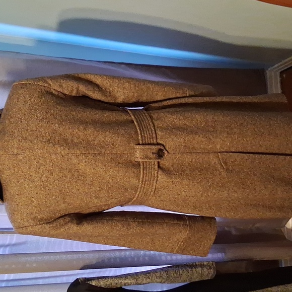 Stylish Brown Coat - Picture 3 of 3